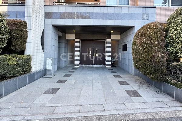 アデニウム学芸大学