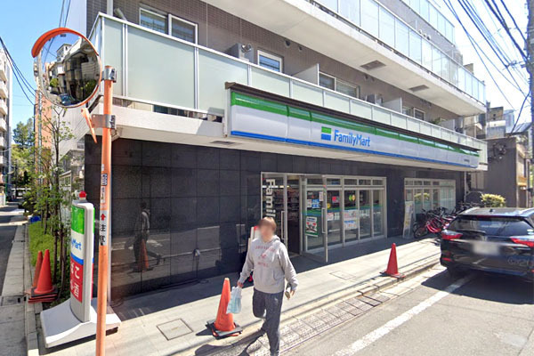 西麻布シティハイツ(ファミリーマート西麻布霞町店)