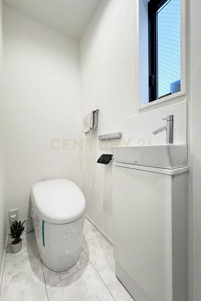 世田谷区北沢1丁目の中古一戸建て(トイレ)