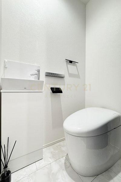 世田谷区北沢1丁目の中古一戸建て(トイレ)