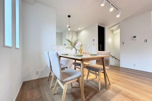 世田谷区北沢1丁目の中古一戸建て(リビング)