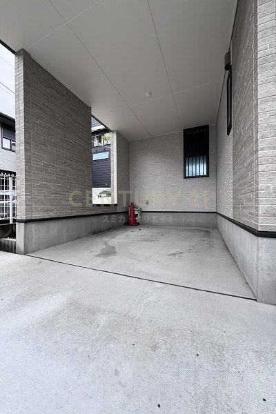 世田谷区北沢1丁目の中古一戸建て(駐車場)