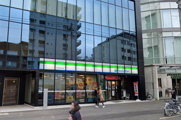 ニュー外苑ハイツ(ファミリーマート北参道駅前店)