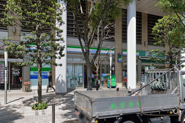 白金タワー(ファミリーマート港区白金プラザ店)