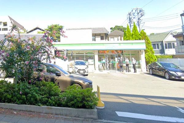 ハウス深沢(ファミリーマート246世田谷桜新町店)
