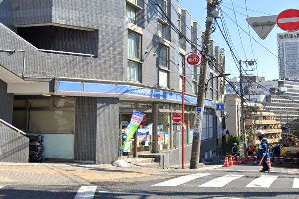 秀和高輪レジデンス(ローソン三田4丁目店)
