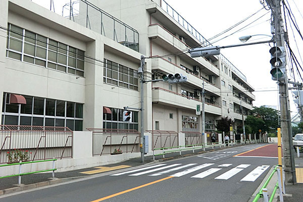 白金台シャスター(港区立白金小学校)