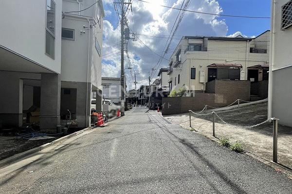 ソアヴィータ大森山王II/B号棟(前面道路含む現地写真)