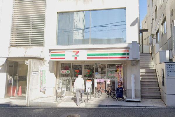 クラウン青山(セブンイレブン神宮外苑西店)