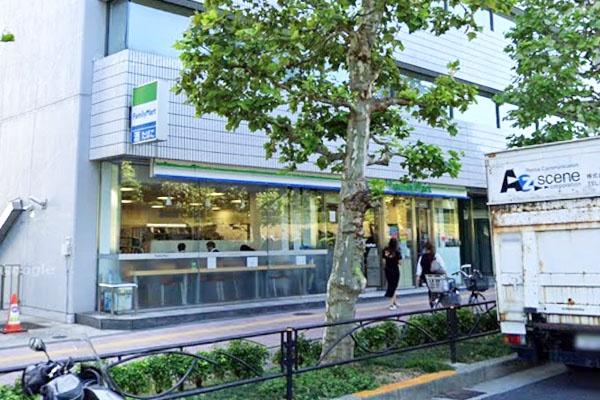 パークコート赤坂ザタワー(ファミリーマート青山通り赤坂七丁目店)