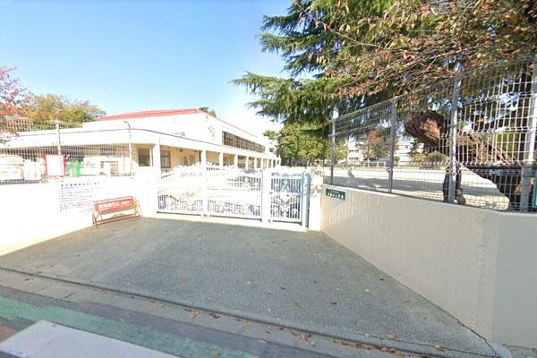 世田谷区祖師谷４丁目の中古一戸建て(世田谷区立祖師谷小学校)