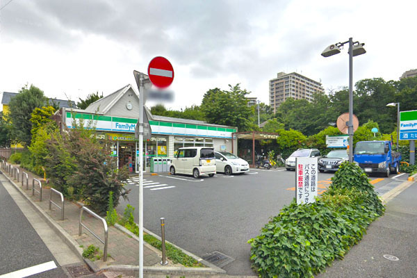 フォーリア駒沢公園パークサイド(ファミリーマート深沢二丁目店)