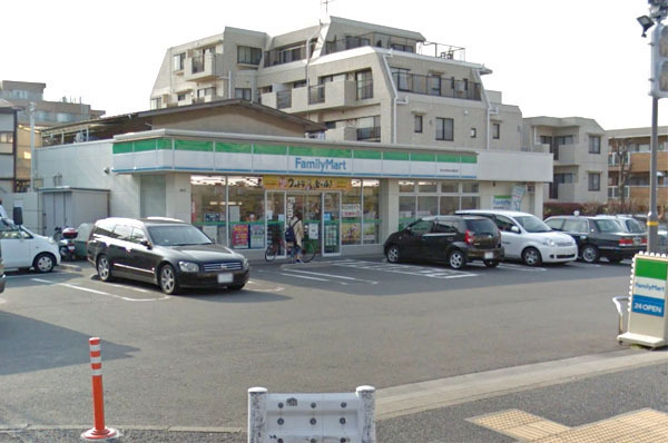 弦巻コーポラス(ファミリーマート世田谷教育会館前店)