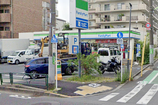 エクストール世田谷千歳(ファミリーマート千歳台四丁目店)