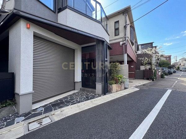 世田谷区等々力七丁目築浅一戸建て