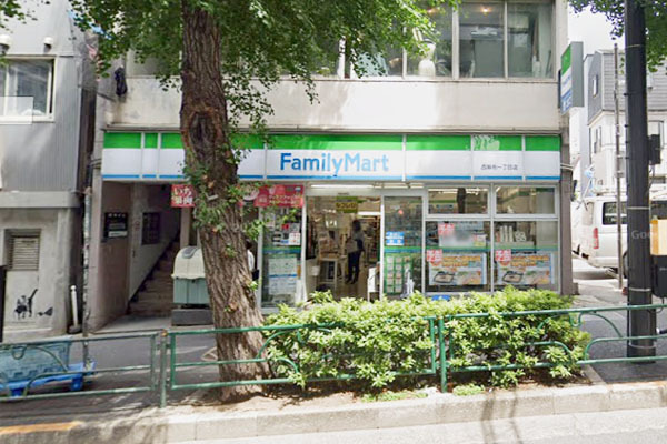 デュオ・スカーラ西麻布タワーEAST(ファミリーマート西麻布一丁目店)