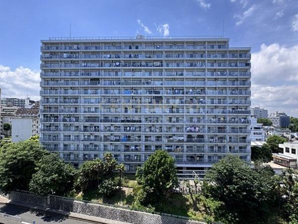 戸山ハイツ27号棟