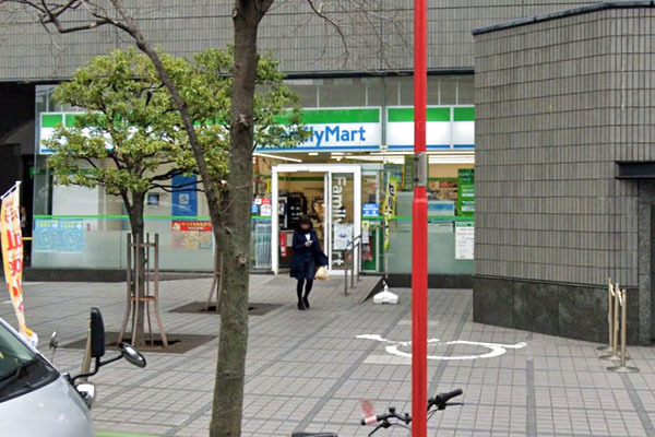 パークコート麻布十番ザ・タワー(ファミリーマート三田一丁目店)