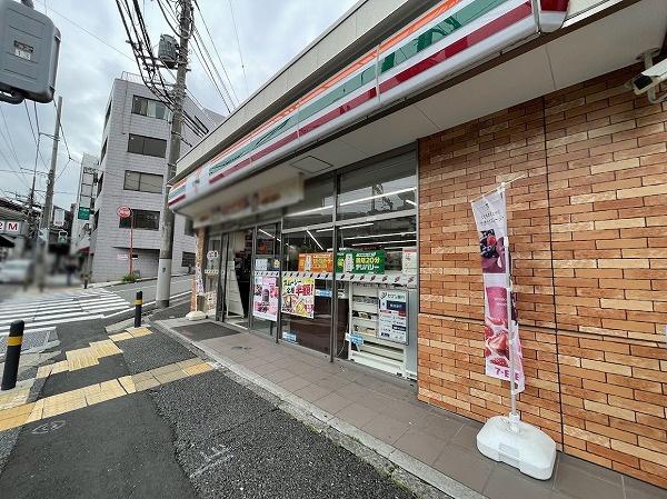 セザール東白楽(セブンイレブン横浜東白楽駅南店)