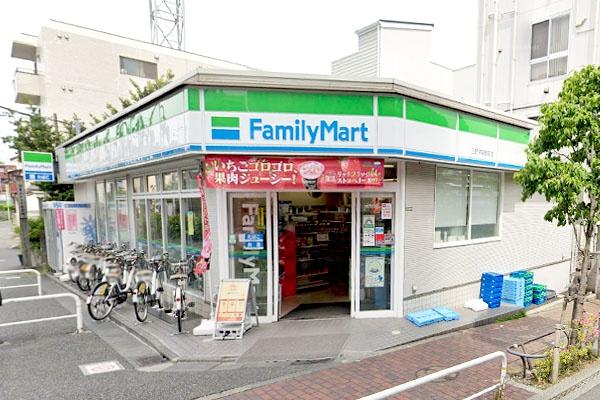 シャンボール三軒茶屋(ファミリーマート三軒茶屋駅前店)