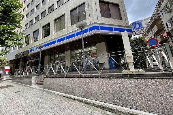 フェリズ横浜公園(ローソン横浜不老町一丁目店)
