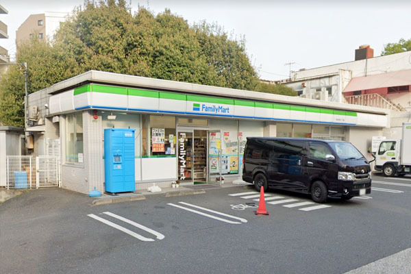 サンデュエル芦花公園(ファミリーマート世田谷粕谷一丁目店)