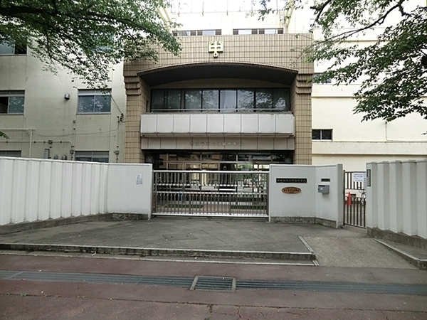 世田谷区下馬６丁目の中古一戸建て(世田谷区立駒留中学校)