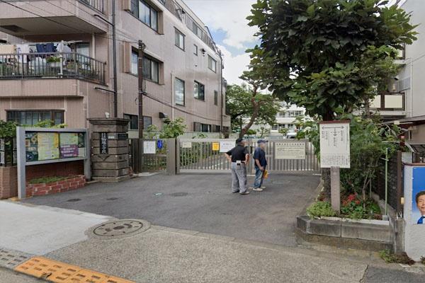 目黒区駒場１丁目の中古一戸建て(目黒区立駒場小学校)