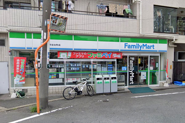 御苑ハイム(ファミリーマート市谷台町店)
