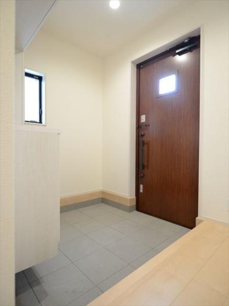 青梅長淵第4 6号棟(玄関)