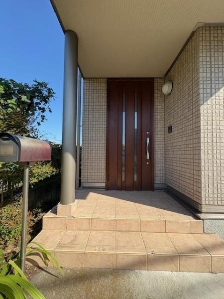 青梅市今井2丁目の中古一戸建て(玄関)