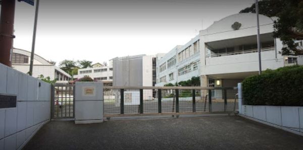 鎌倉市由比ガ浜4丁目の土地(鎌倉市立第一中学校)