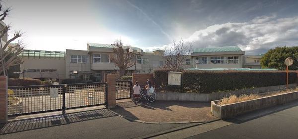 六会駅前高層住宅(藤沢市立六会小学校)