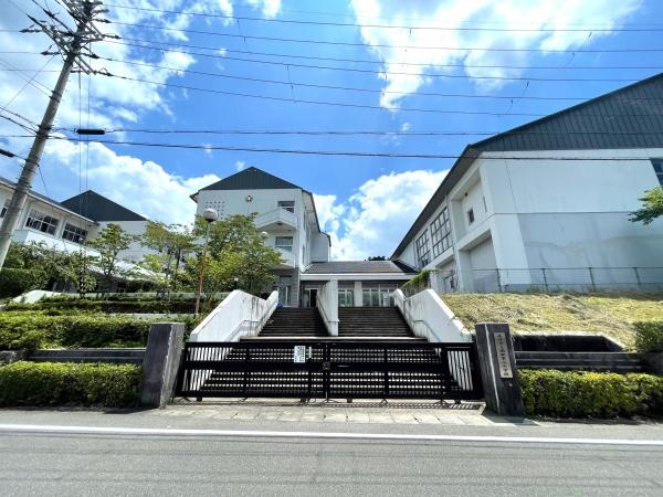 南丹市園部町小山西町柿ノ木谷の土地(園部第二小学校)