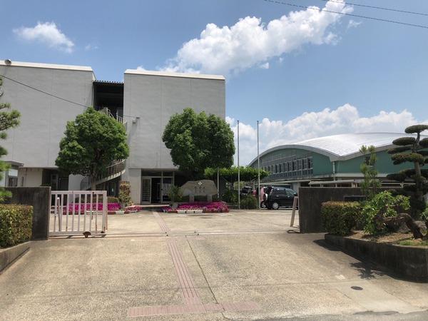 亀岡市ひえ田野町佐伯墓野の中古一戸建て(亀岡市立南桑中学校)