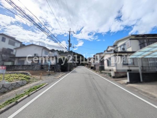 亀岡市西つつじケ丘美山台1丁目の土地(前面道路含む現地写真)