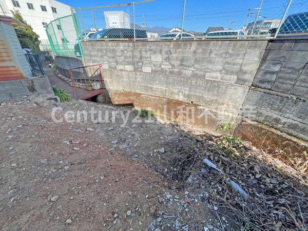 亀岡市荒塚町１丁目の土地