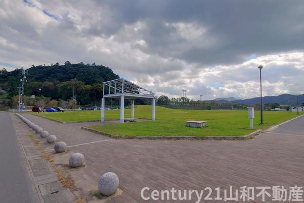 南丹市園部町横田2号の中古一戸建て(南丹市園部公園スポーツ広場)