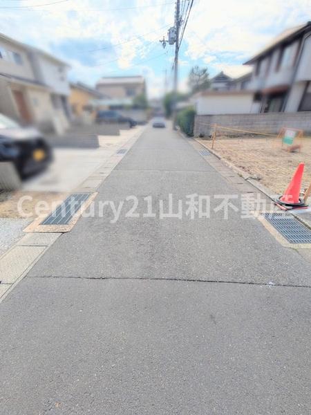 亀岡市古世町3丁目の土地(前面道路含む現地写真)