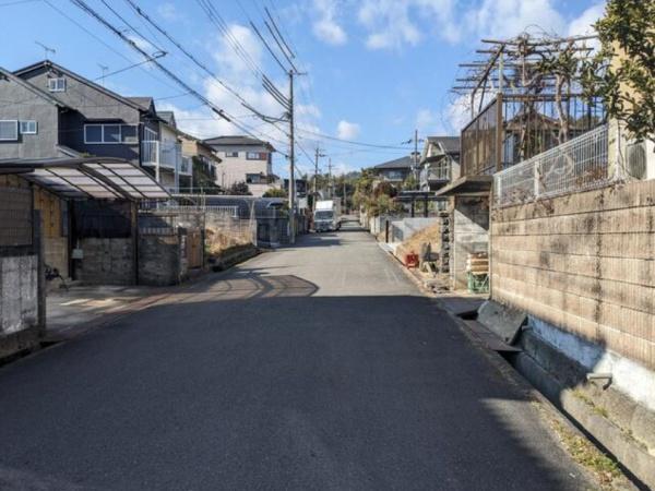 亀岡市宮前町猪倉椿原の土地(前面道路含む現地写真)
