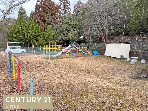 亀岡市ひえ田野町佐伯岩谷ノ内墓野の中古一戸建て(芦ノ山集会場（公園）)