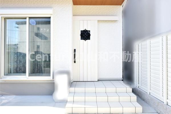 篠町馬堀向端（築浅一戸建）