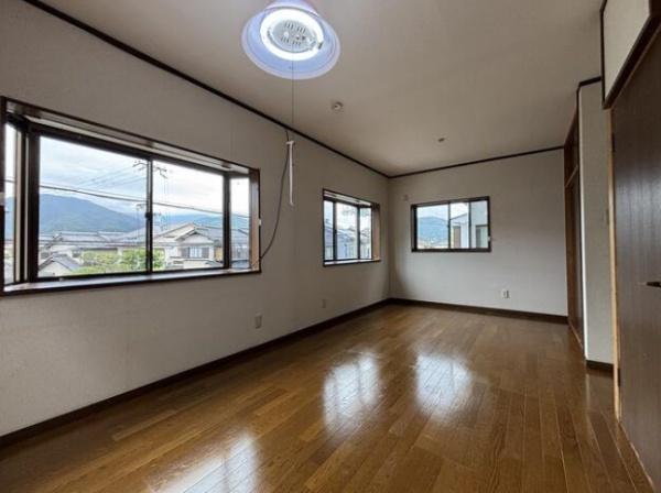 亀岡市北古世町２丁目の中古一戸建て