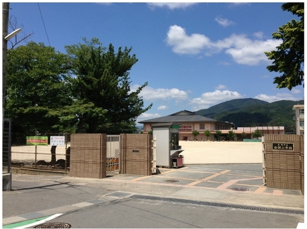 亀岡市篠町篠下西山の中古一戸建て(亀岡市立安詳小学校)