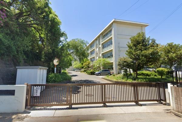 グラートカーサ中志津3、南北両面道路(市立上志津中学校)