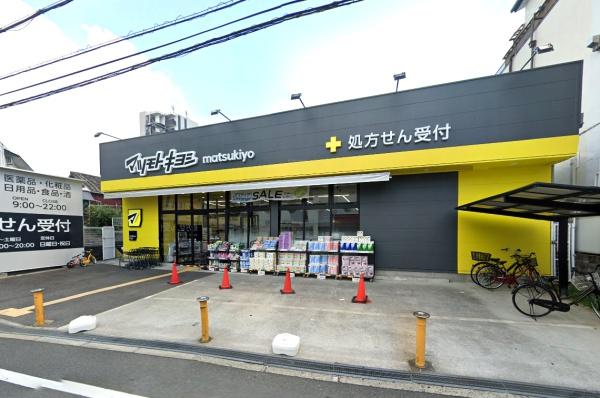 シャトーサンパークスクエア(マツモトキヨシ放出店)