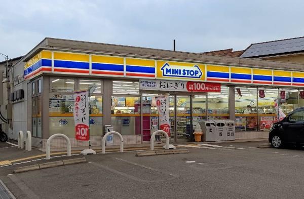 枚方市桜丘町の中古一戸建て(ミニストップ枚方村野高見台店.)