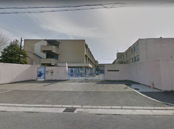 枚方三矢第一次住宅壱号棟 中古マンション(枚方市立伊加賀小学校.)