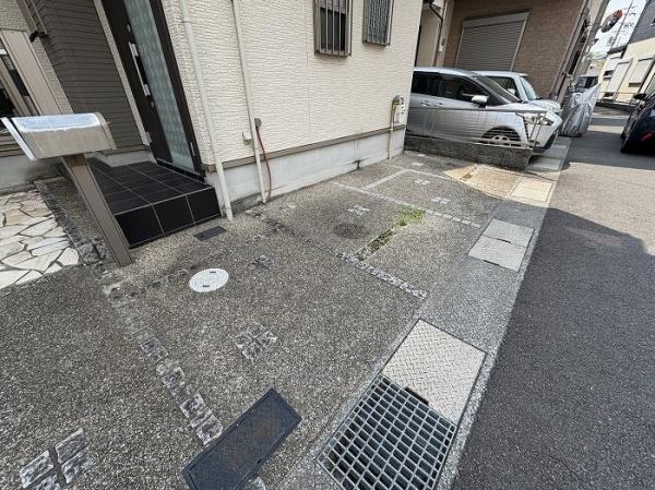 八幡市八幡植松の中古一戸建て(駐車場)