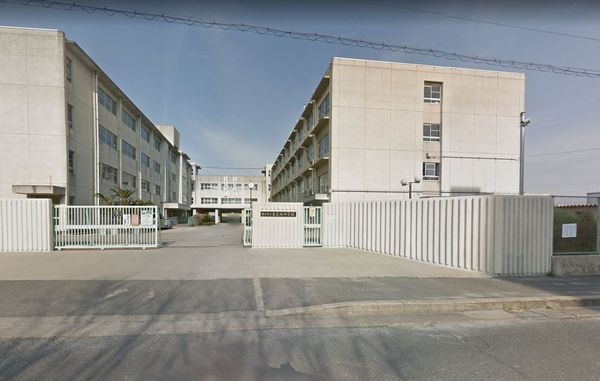 枚方長尾ガーデンハウス　中古マンション(枚方市立長尾西中学校.)